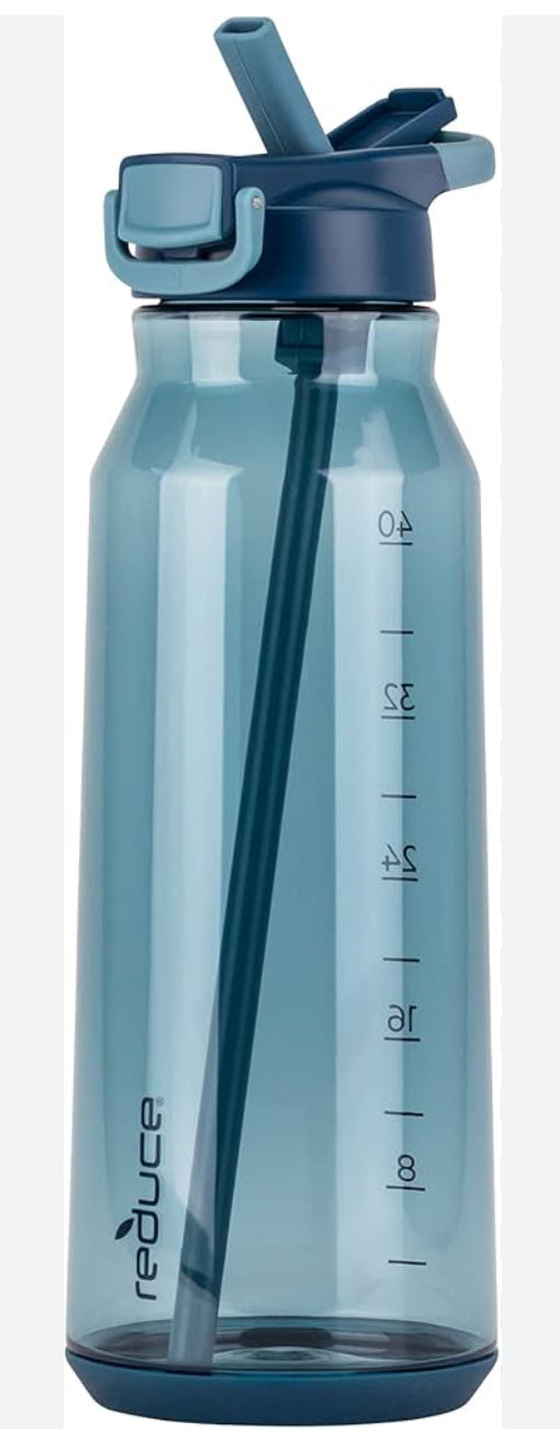 Botella de agua REDUCE - Botella de agua hidratante, 50 oz - Tapa abatible higiénica, pajilla integrada y asa de transporte - A prueba de fugas, compatible con portavasos - Flip, Sip and Go - Dark Web, Tritan Plastic