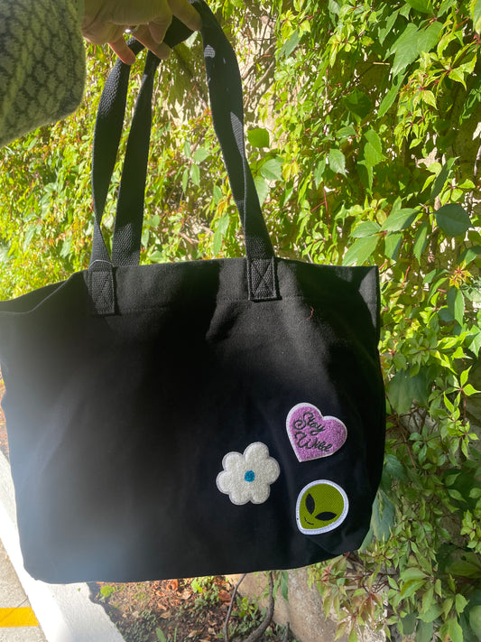 Bolso de compras de lona de color negro liso de 20" con parches C3 6706