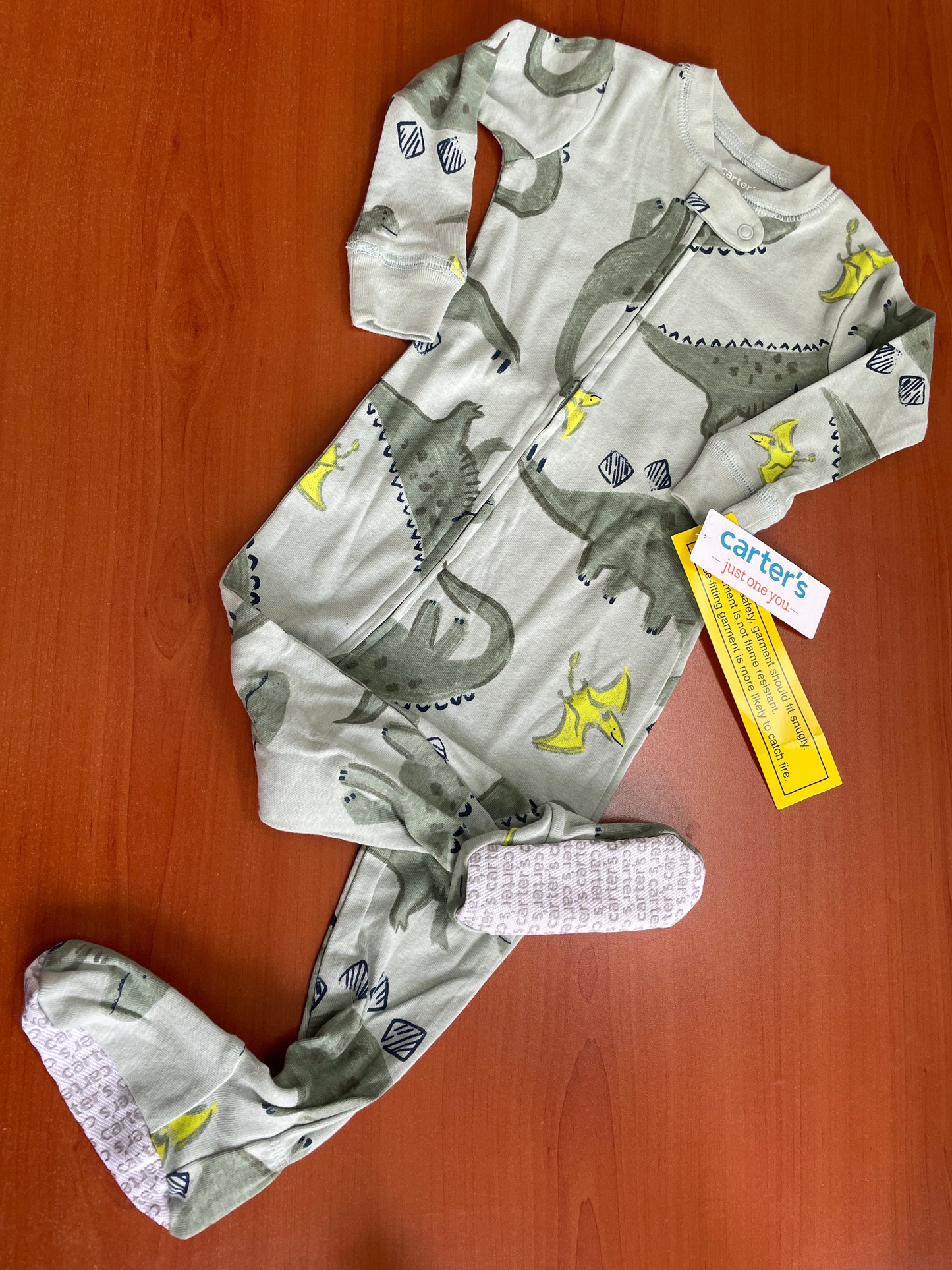 Pijama Dinosaurio- Carters - talla 12m
