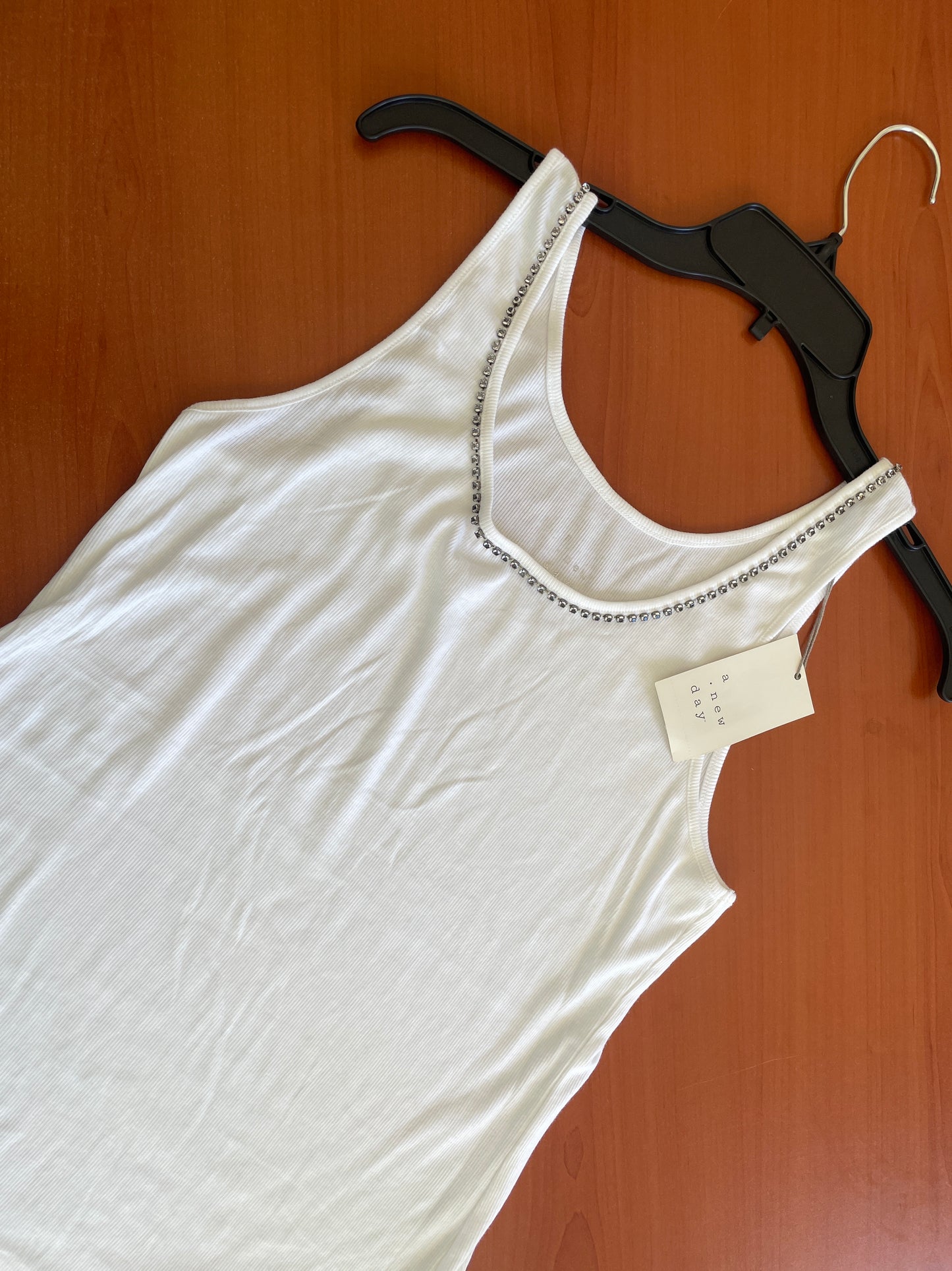 Blusa / playera tank top / adornos - a new day - talla M