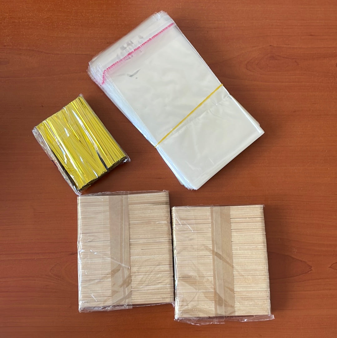 Ouddy Life Moldes de paletas Juego de 2, moldes de helado de silicona Molde de helado de 4 cavidades Molde con 100 palos de madera para paletas de bricolaje+ bolsas y alambres dorados , moldes blancos