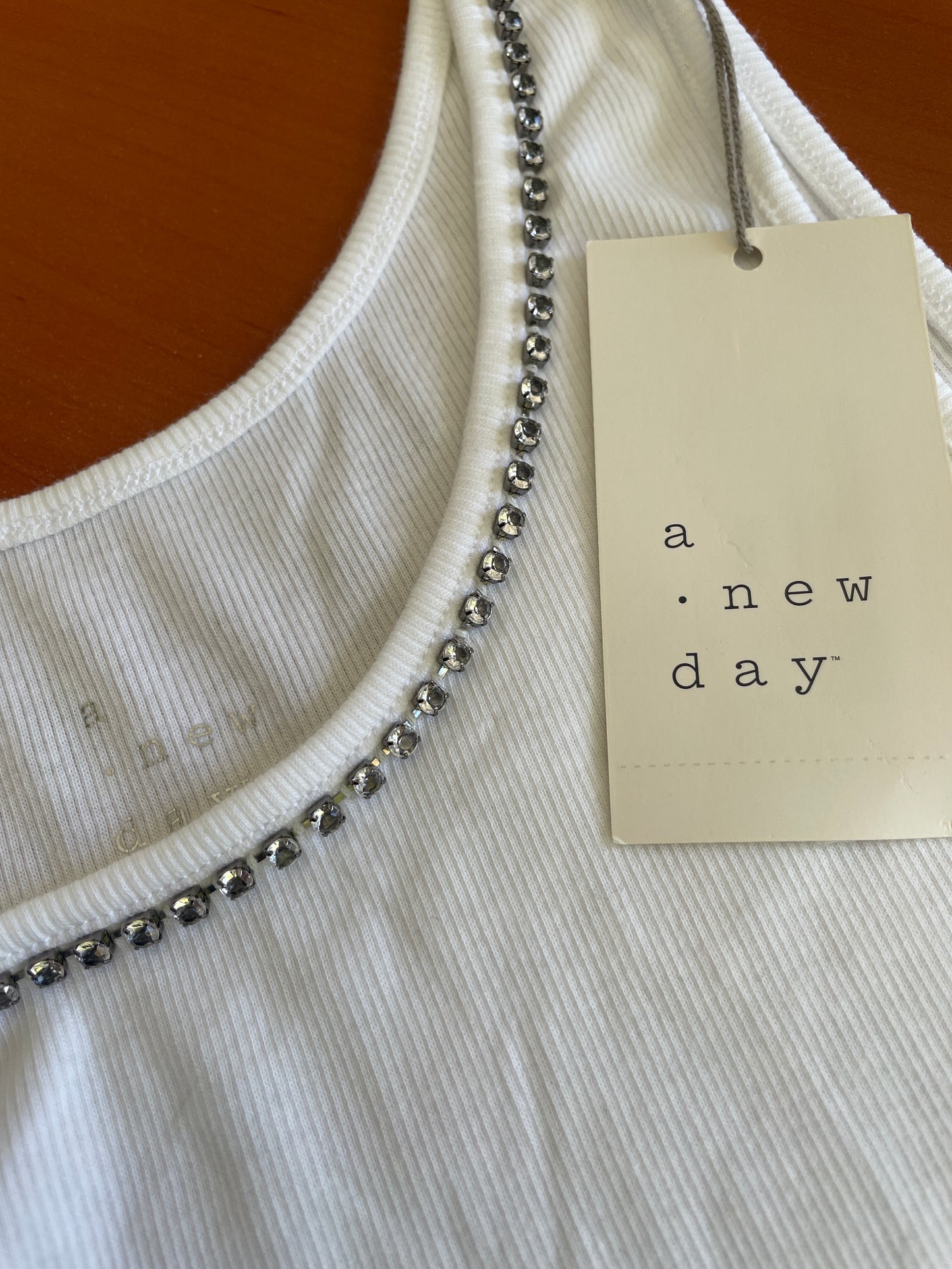 Blusa / playera tank top / adornos - a new day - talla M