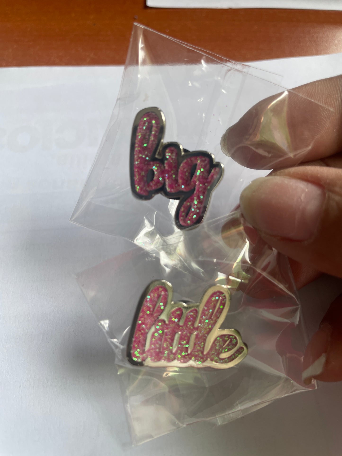 2 piezas de regalos de hermandad de hermandad de mujeres grandes y pequeñas broches, regalos de agradecimiento para Big Alpha Phi para ir a la universidad, regalos