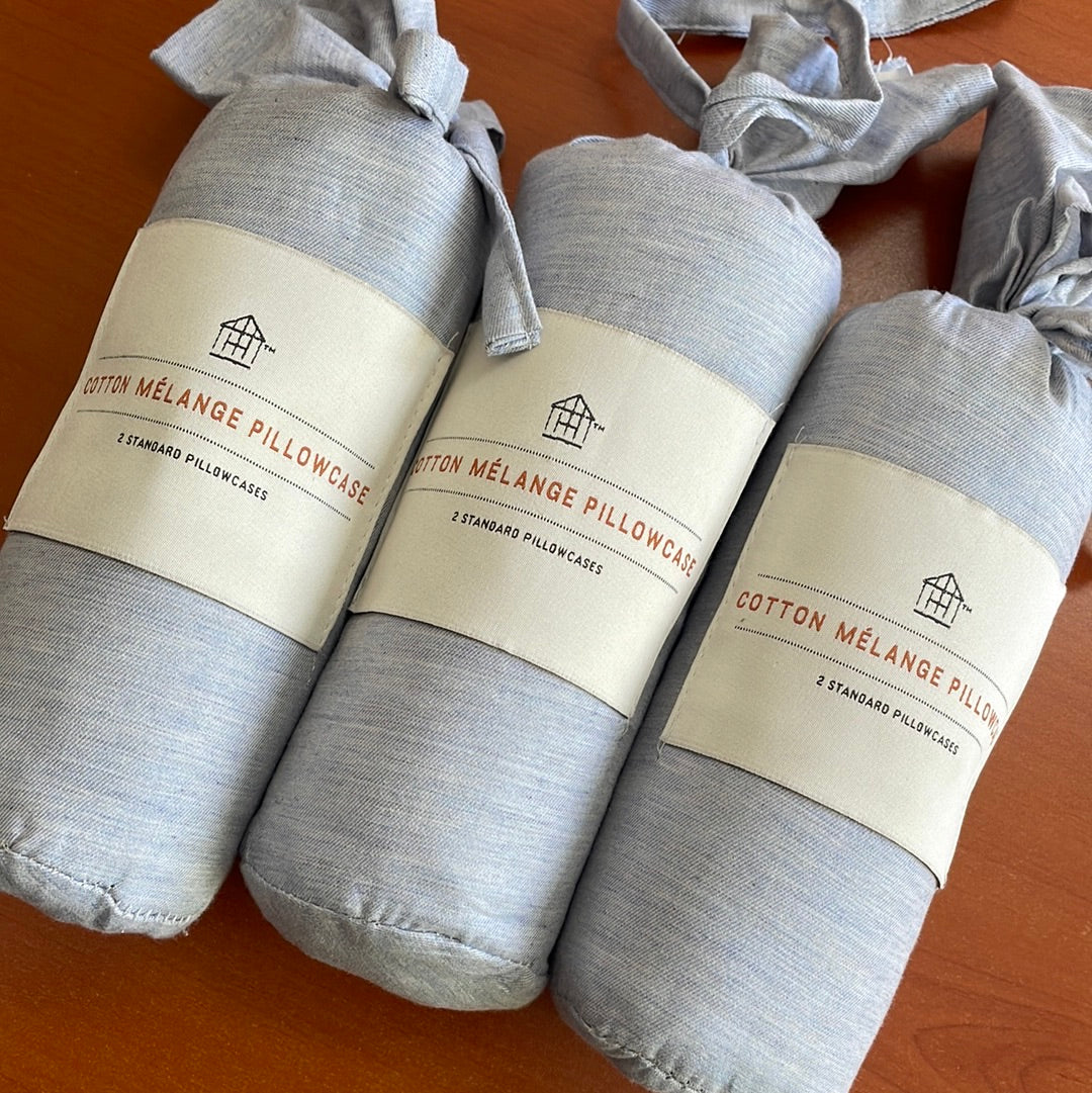 Juego de 2 fundas de almohada teñidas de mezcla estándar gris Azulado - Heart & Hand with Magnolia