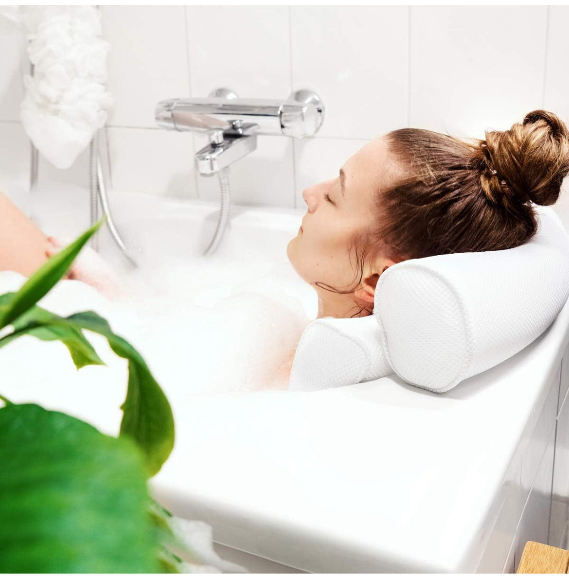 Navaris Almohada de baño grande antideslizante para cabeza cuello hombros - Jacuzzi Home Spa Relajación 4 ventosas Eco-tex Standard 100 - Blanco