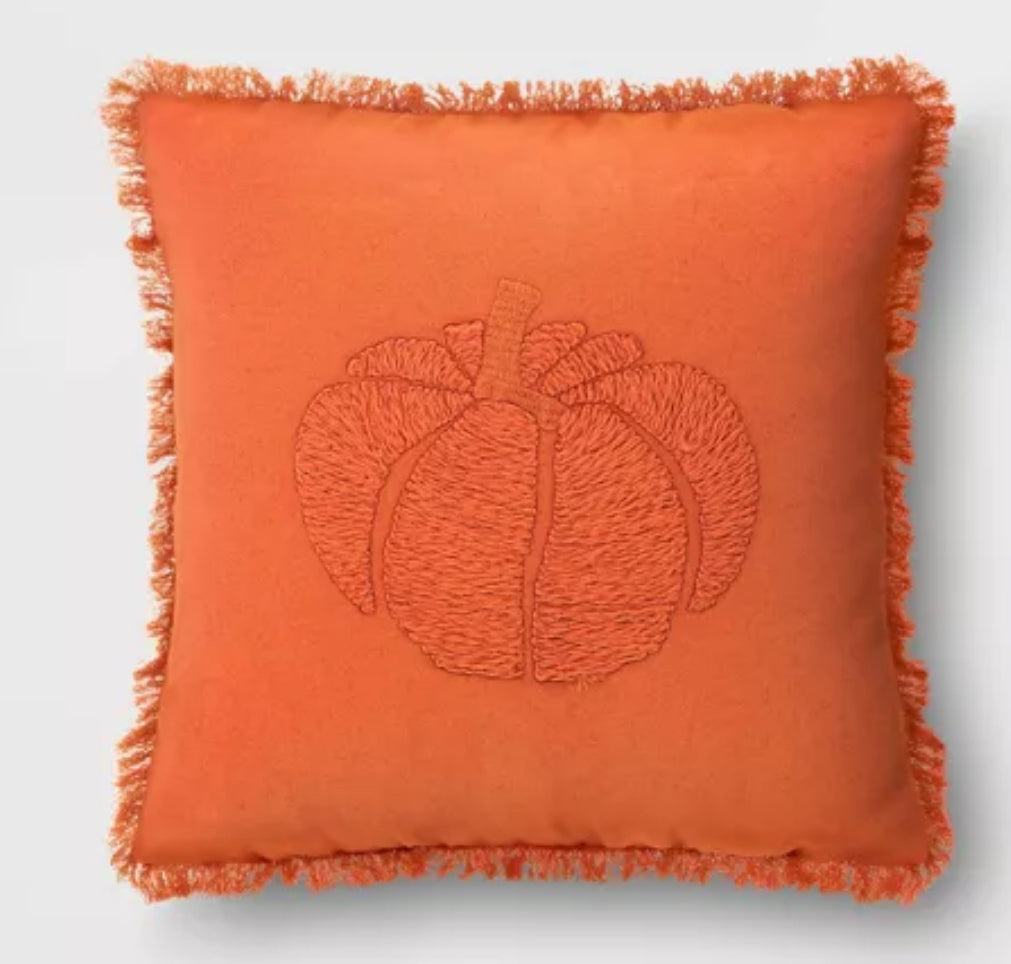 Almohada cuadrada de calabaza bordada con bordes deshilachados óxido - Threshold™
