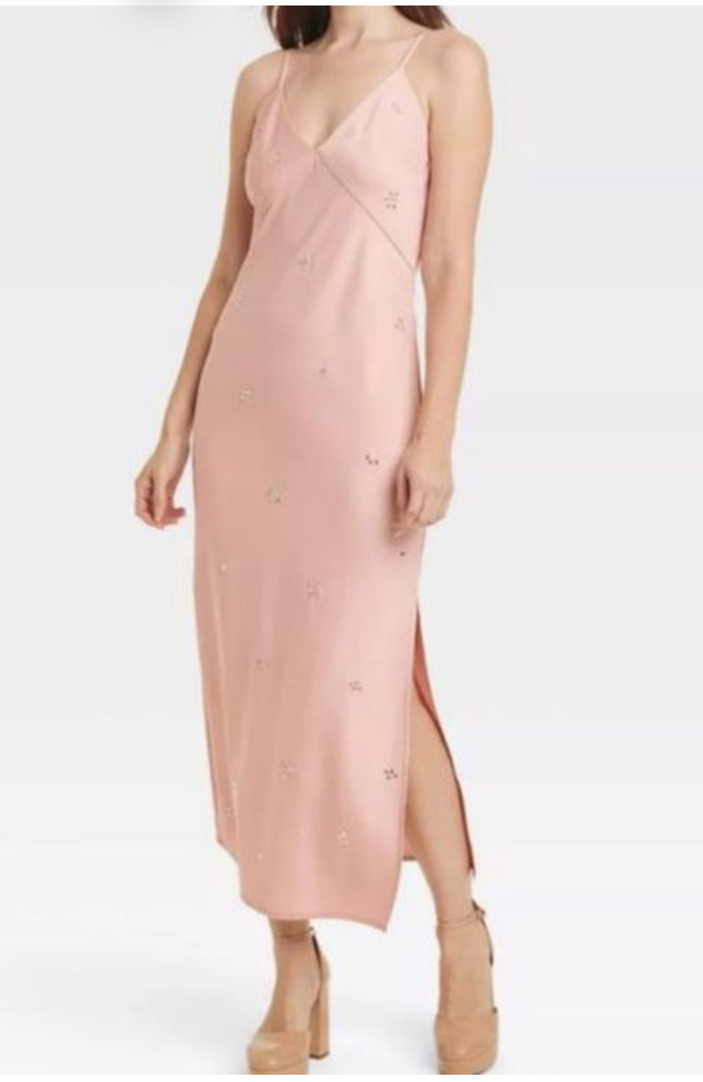 Vestido midi lencero de satén rosa ruborizado de A New Day, adornado con una gran gema de diamantes de imitación. talla L