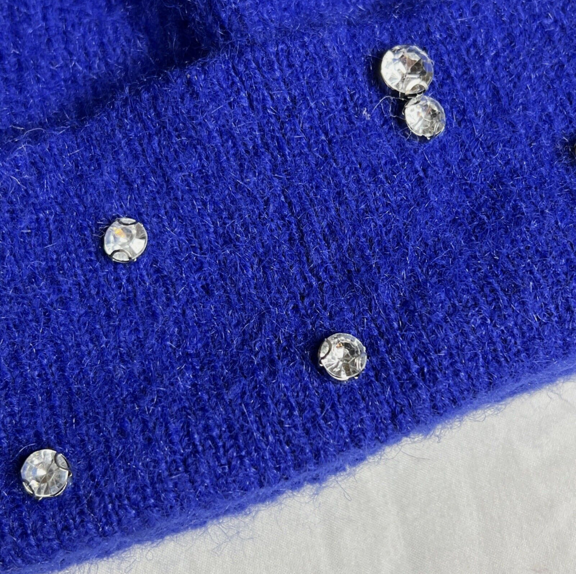A new day - gorro azul con pedrería