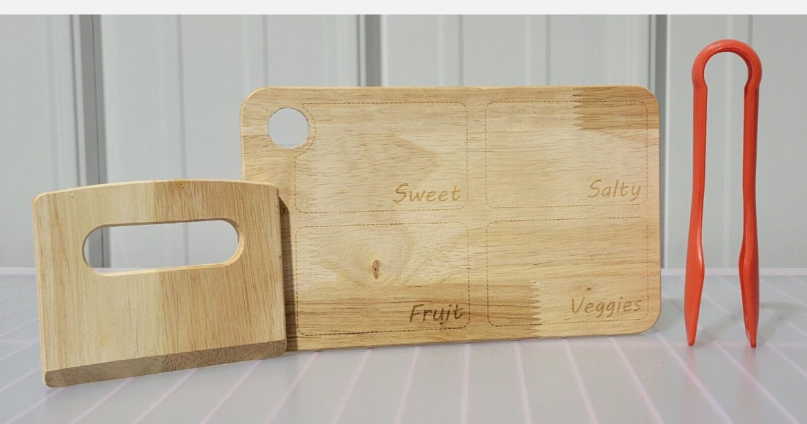 Juego de tabla y cortador de madera para charcutería juvenil de frutas y verduras con pinzas de plástico