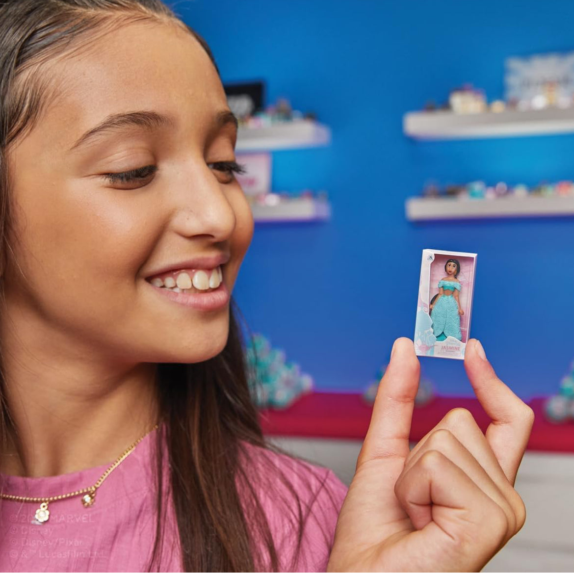 Mini Brands Disney Minis by ZURU Calendario de Adviento de edición limitada con 4 miniaturas exclusivas, juguetes coleccionables misteriosos viene con 24 miniaturas