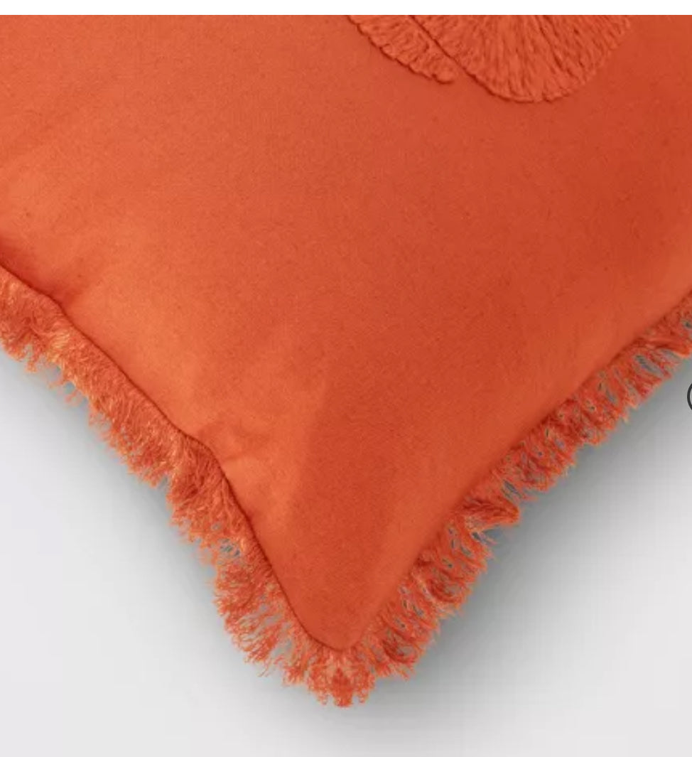 Almohada cuadrada de calabaza bordada con bordes deshilachados óxido - Threshold™