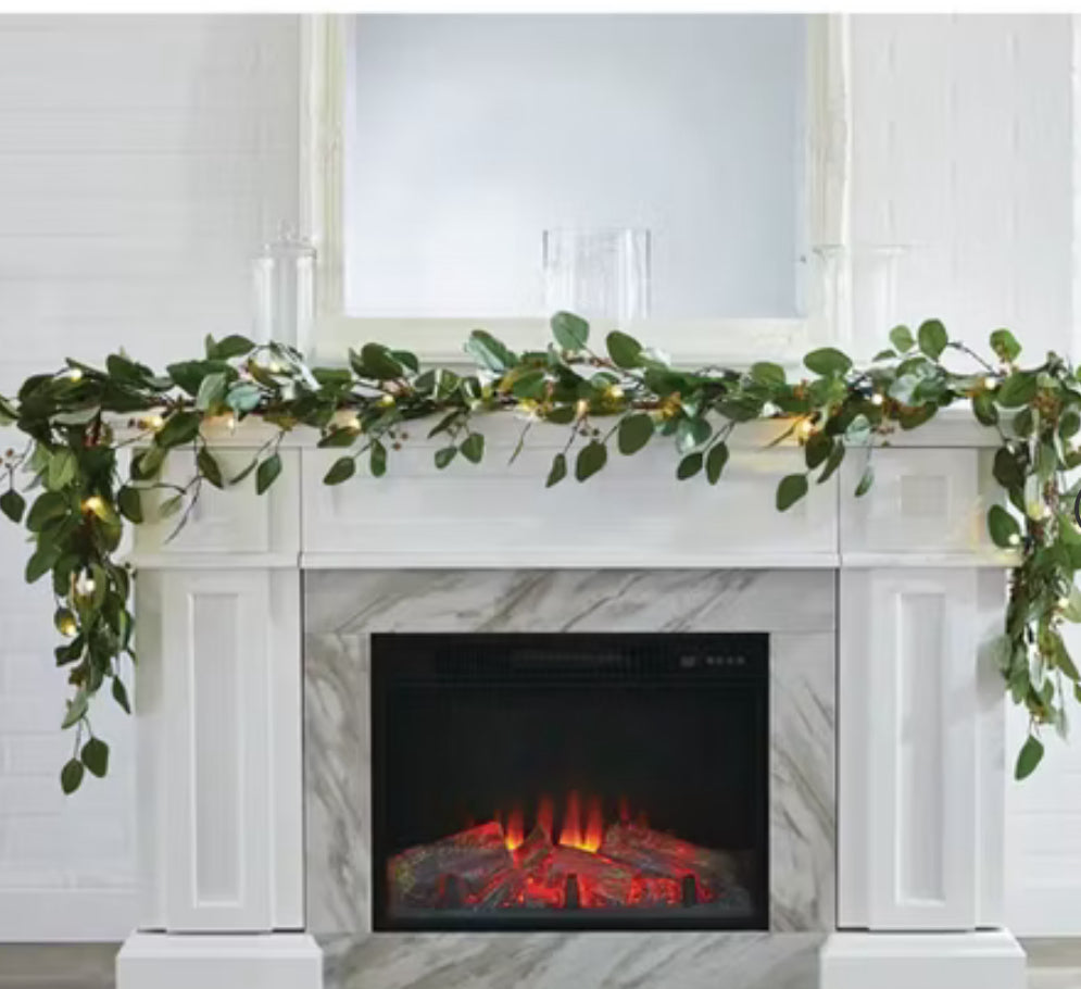 NOMA Guirnalda navideña de eucalipto flocado con LED preiluminado de 9 pies Decoración navideña con luces que funcionan con pilas, 35 luces blancas cálidas, 100 puntas de pino