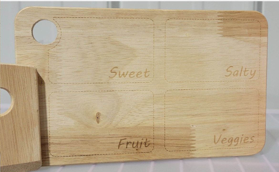 Juego de tabla y cortador de madera para charcutería juvenil de frutas y verduras con pinzas de plástico