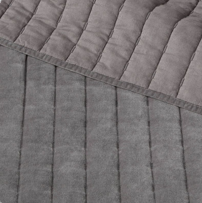 Edredón de terciopelo Channel Stitch - Threshold™- tamaño Full/Queen - Color Charcoal