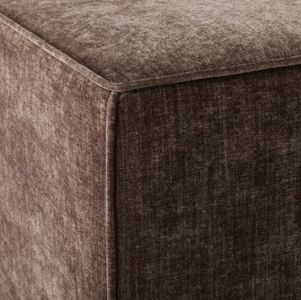 Otomana cubo cuadrada tapizada Lynwood - Threshold™ diseñada con Studio McGee
