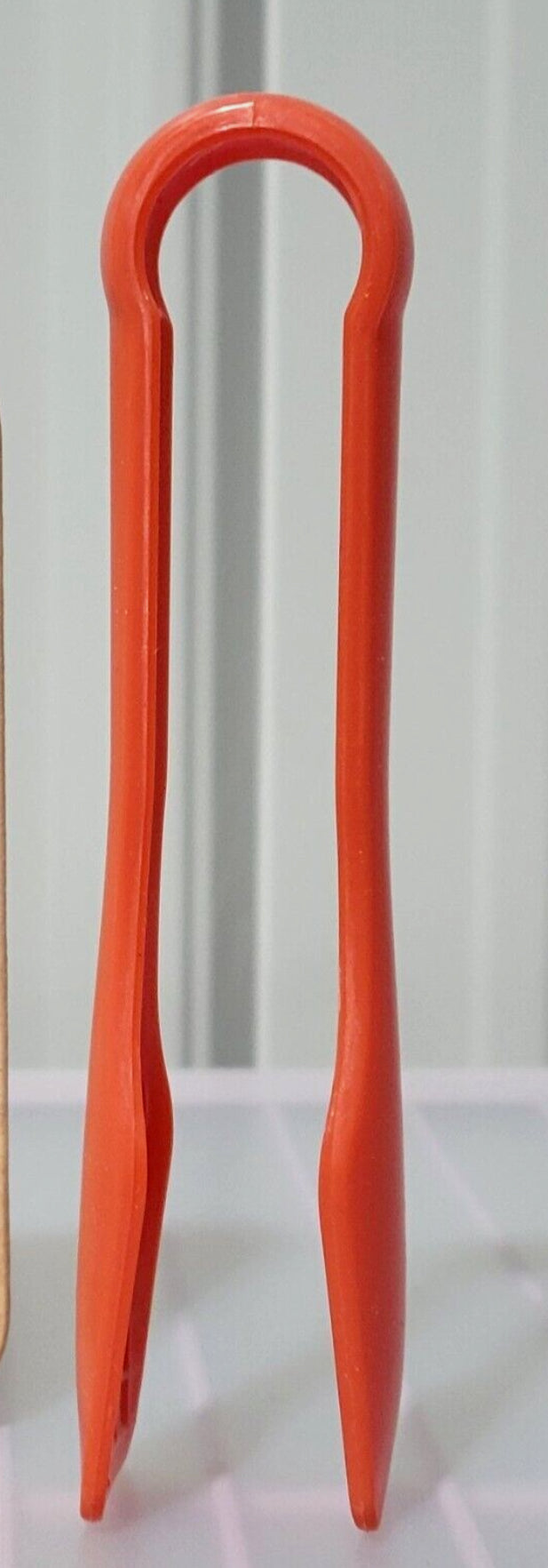 Juego de tabla y cortador de madera para charcutería juvenil de frutas y verduras con pinzas de plástico
