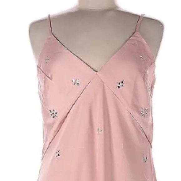 Vestido midi lencero de satén rosa ruborizado de A New Day, adornado con una gran gema de diamantes de imitación. talla L