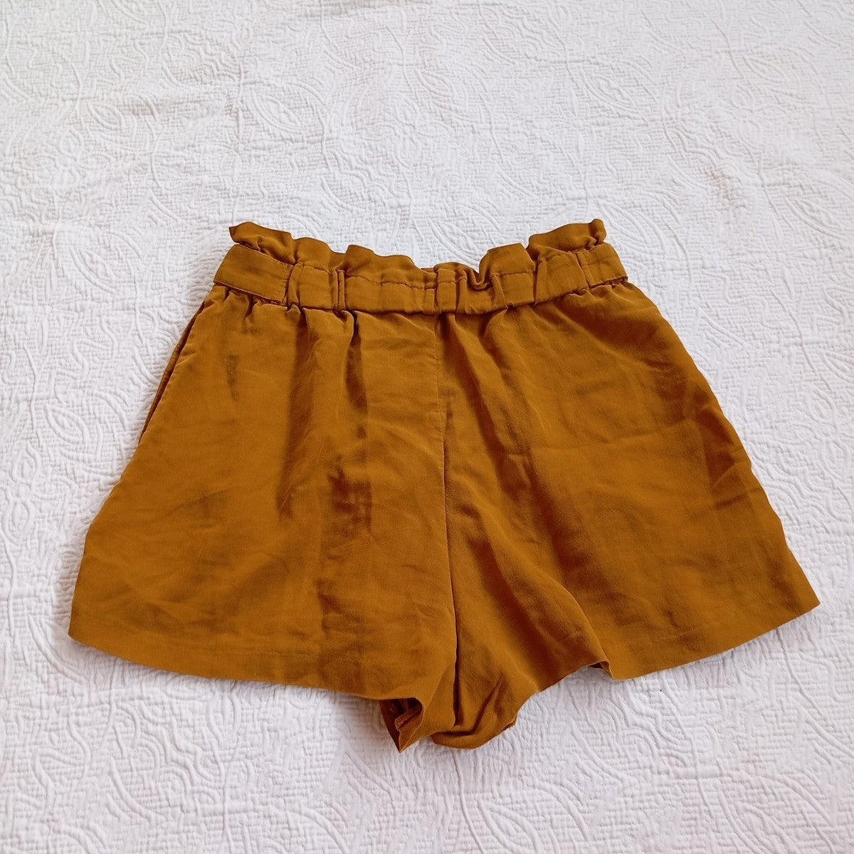 Zara Trf Mujer Shorts, Color Mostaza Con Cintura Alta, Talla XS