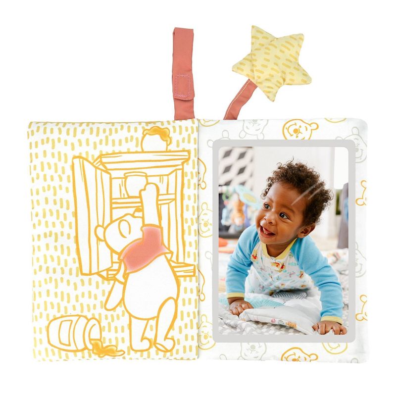 Álbum de fotos suave de Disney Baby, juguete de aprendizaje para bebés y niños pequeños - Winnie the Pooh
