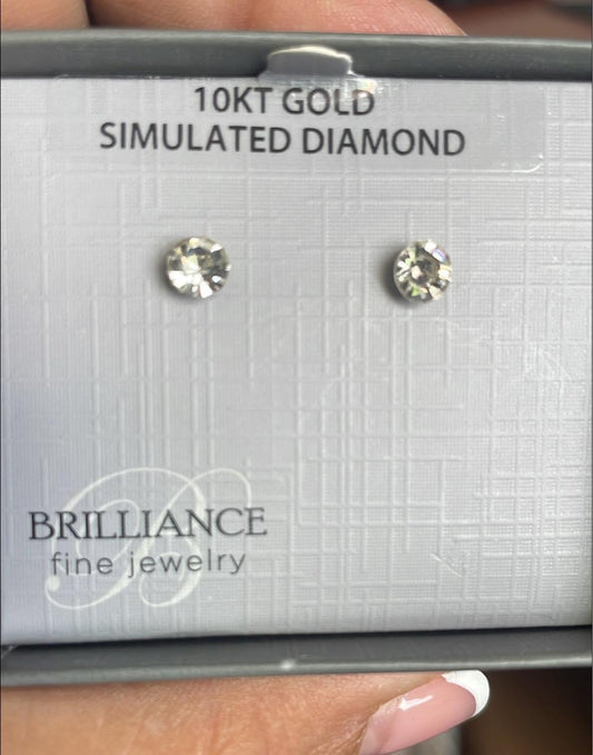 BRILLIANCE FINE JEWELRY PENDIENTES REDONDOS DE ORO DE 10 KT CON DIAMANTE SIMULADO 8MM #01