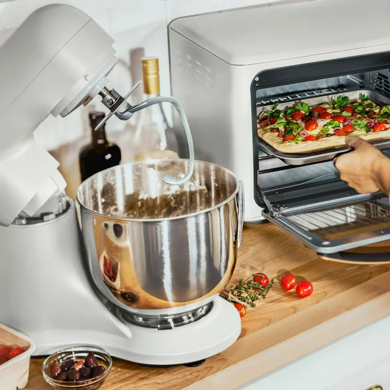 Hermoso mezclador de soporte de 5.3 Qt, ligero y potente con cabeza inclinable, glaseado blanco de Drew Barrymore