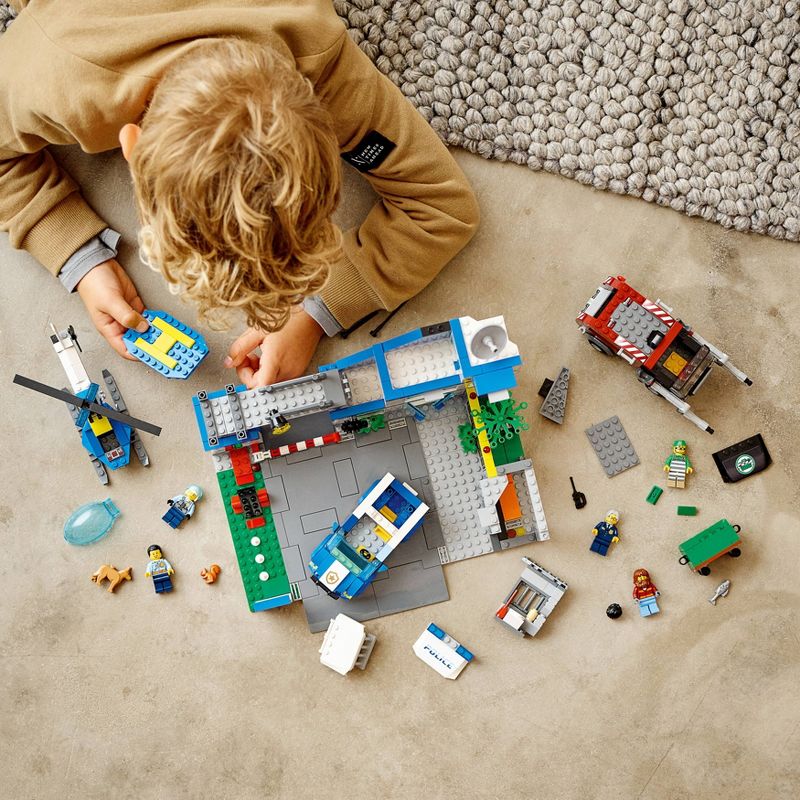 Juego de juguetes y helicópteros para camiones de la estación de policía de LEGO City 60316