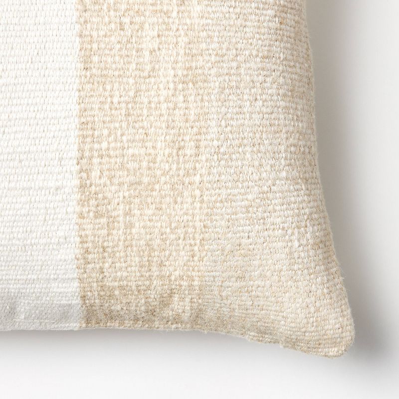 Almohada lumbar tejida de gran tamaño crema/neutral - Threshold™ diseñada con Studio McGee