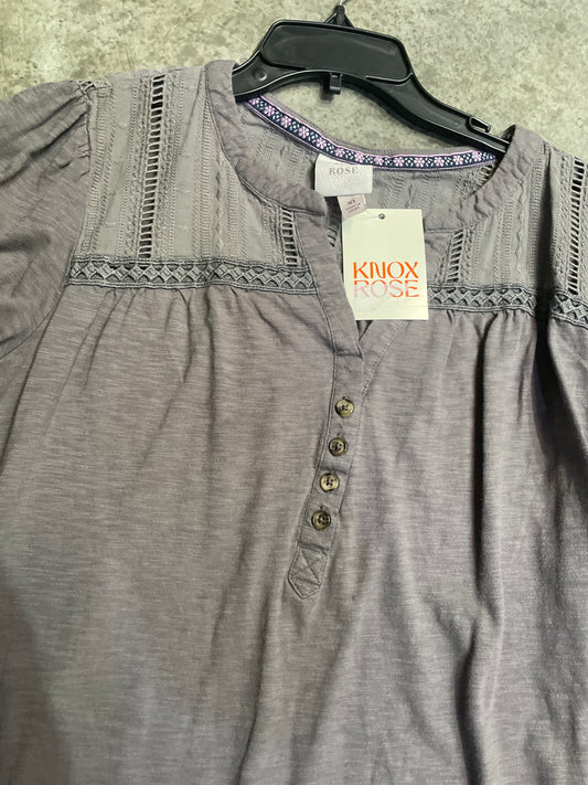 Blusa color carbón Knox Rose con detalle de botones
Knox Rose- talla xl