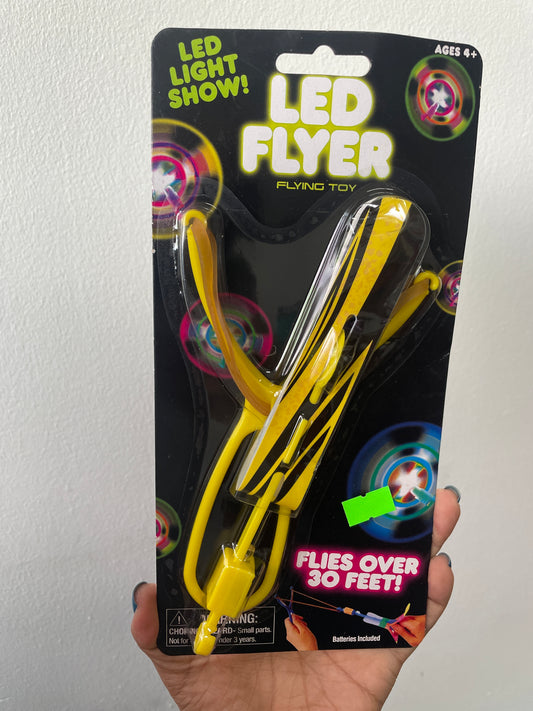 LED FLYER Juguete Volador Batería Incluida.Vuela Más de 30 Pies- amarillo