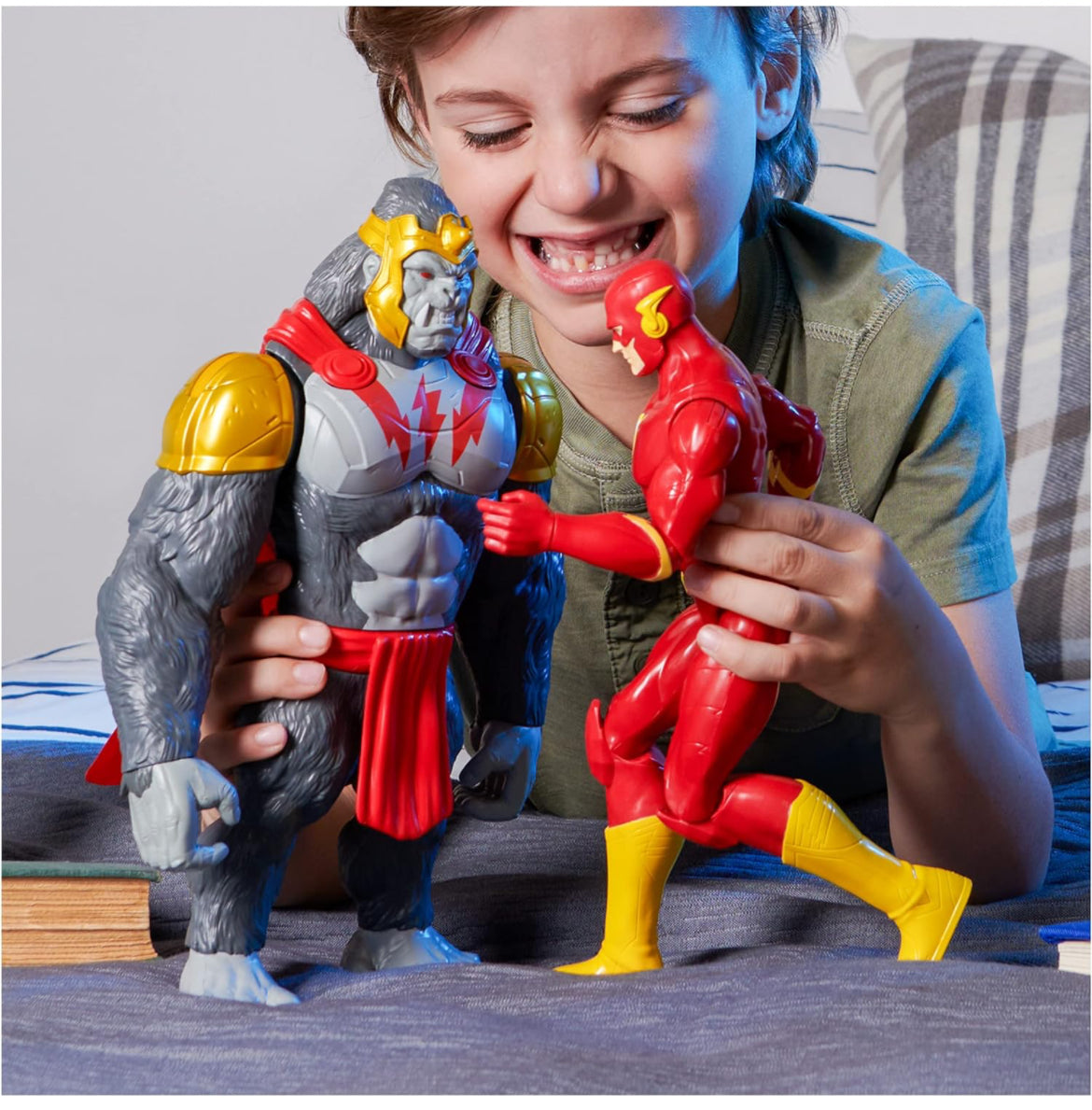 DC Comics, Batman vs. Gorilla Grodd - Figuras de acción de 11.8 in (Batman, The Flash, Gorilla Grodd, King Shark), juguetes para niños y niñas de 3 años en adelante