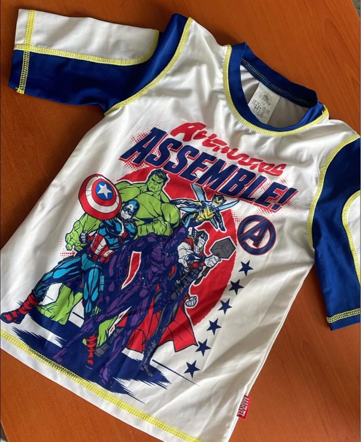 Disney Camiseta de Natación con Protección contra Erupciones - Avengers Assemble-para Niño Talla 7/8