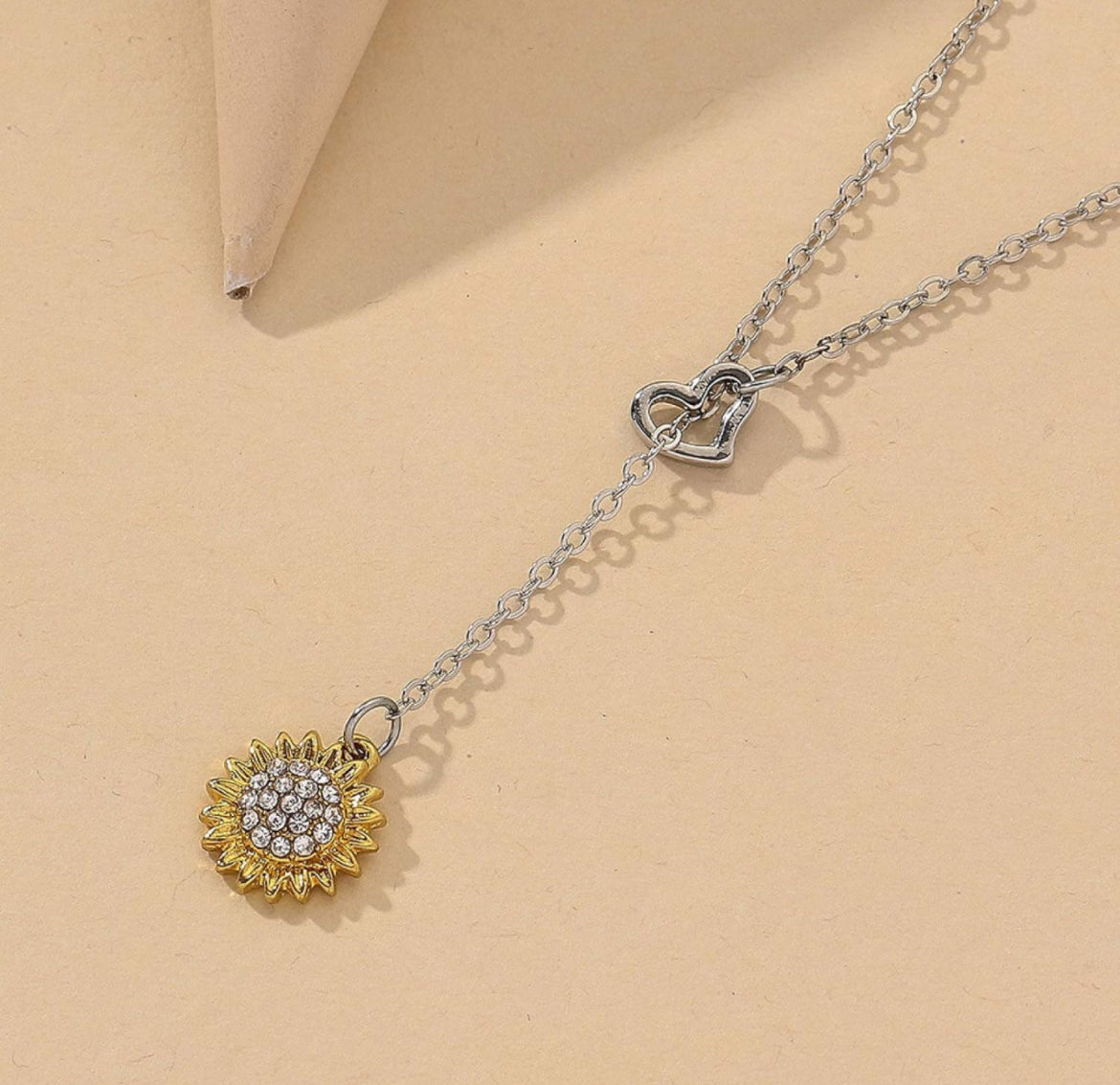 Collar de cadena para mujeres y niñas, mujer, con dije de corazón de girasol, diamantes de imitación, cadena de clavícula, collar con colgante de joyería para regalo del día de San Valentín, regalo de cumpleaños, Metal, No es una piedra preciosa