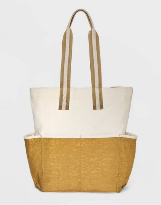 Universal Thread Campus Tote Handbag Gold/Cream - Bolsillos interiores - Cierre magnético - Correa y asa doble
