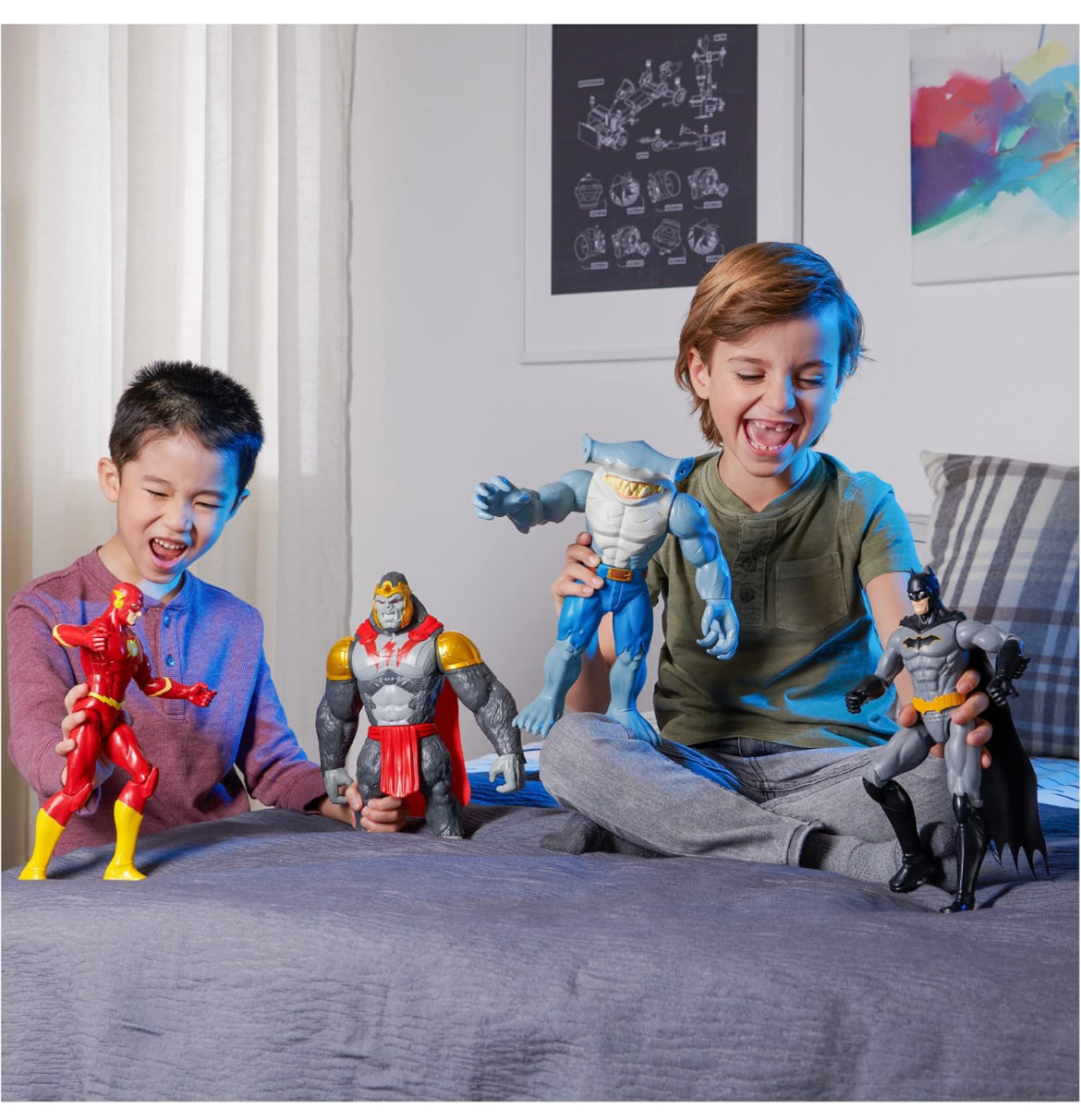 DC Comics, Batman vs. Gorilla Grodd - Figuras de acción de 11.8 in (Batman, The Flash, Gorilla Grodd, King Shark), juguetes para niños y niñas de 3 años en adelante