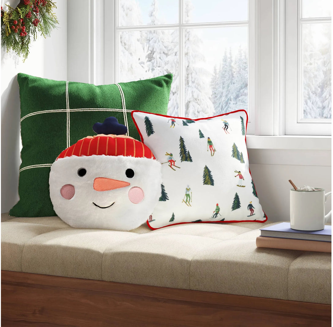 Almohada de felpa de Navidad reversible de 16" a muñeco de nieve - Wondershop™