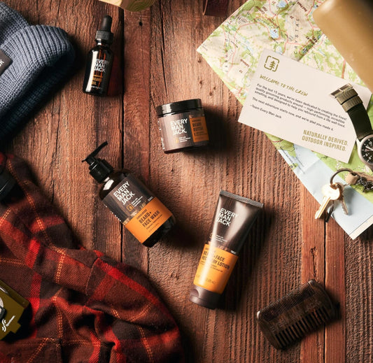 Every Man Jack Juego de barba de sándalo para hombre, cinco elementos esenciales de aseo de tamaño completo para una rutina completa, lavado de barba + cara, loción para barba + cara, aceite hidratante para barba, mantequilla de barba y peine para barba