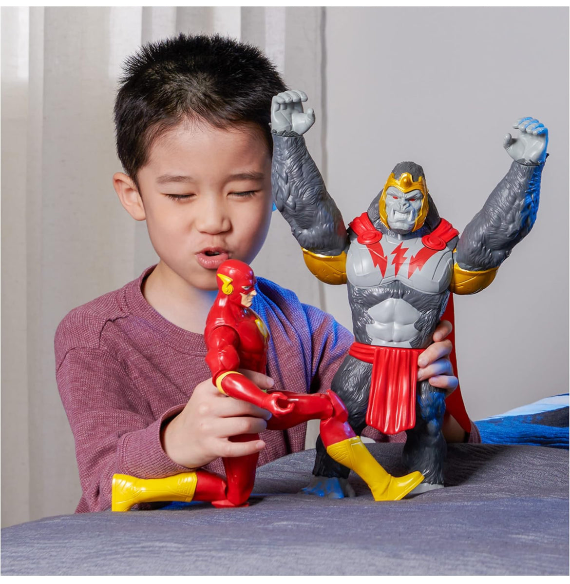 DC Comics, Batman vs. Gorilla Grodd - Figuras de acción de 11.8 in (Batman, The Flash, Gorilla Grodd, King Shark), juguetes para niños y niñas de 3 años en adelante