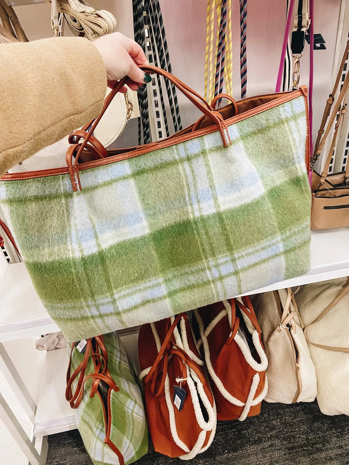 Bolso de mano artesanal a cuadros - verde - Universal Thread