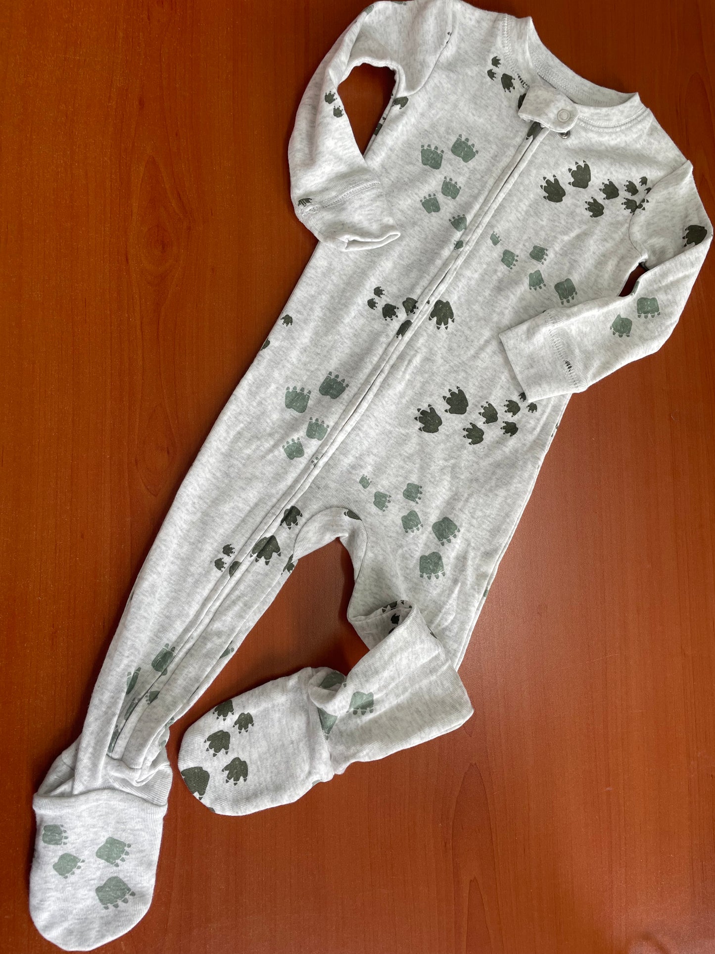 Pijama Dinosaurio- Carters - talla 12m