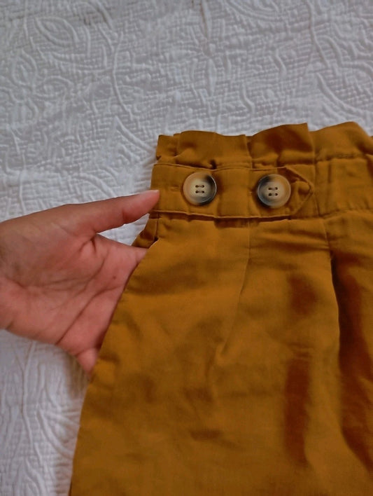 Zara Trf Mujer Shorts, Color Mostaza Con Cintura Alta, Talla XS