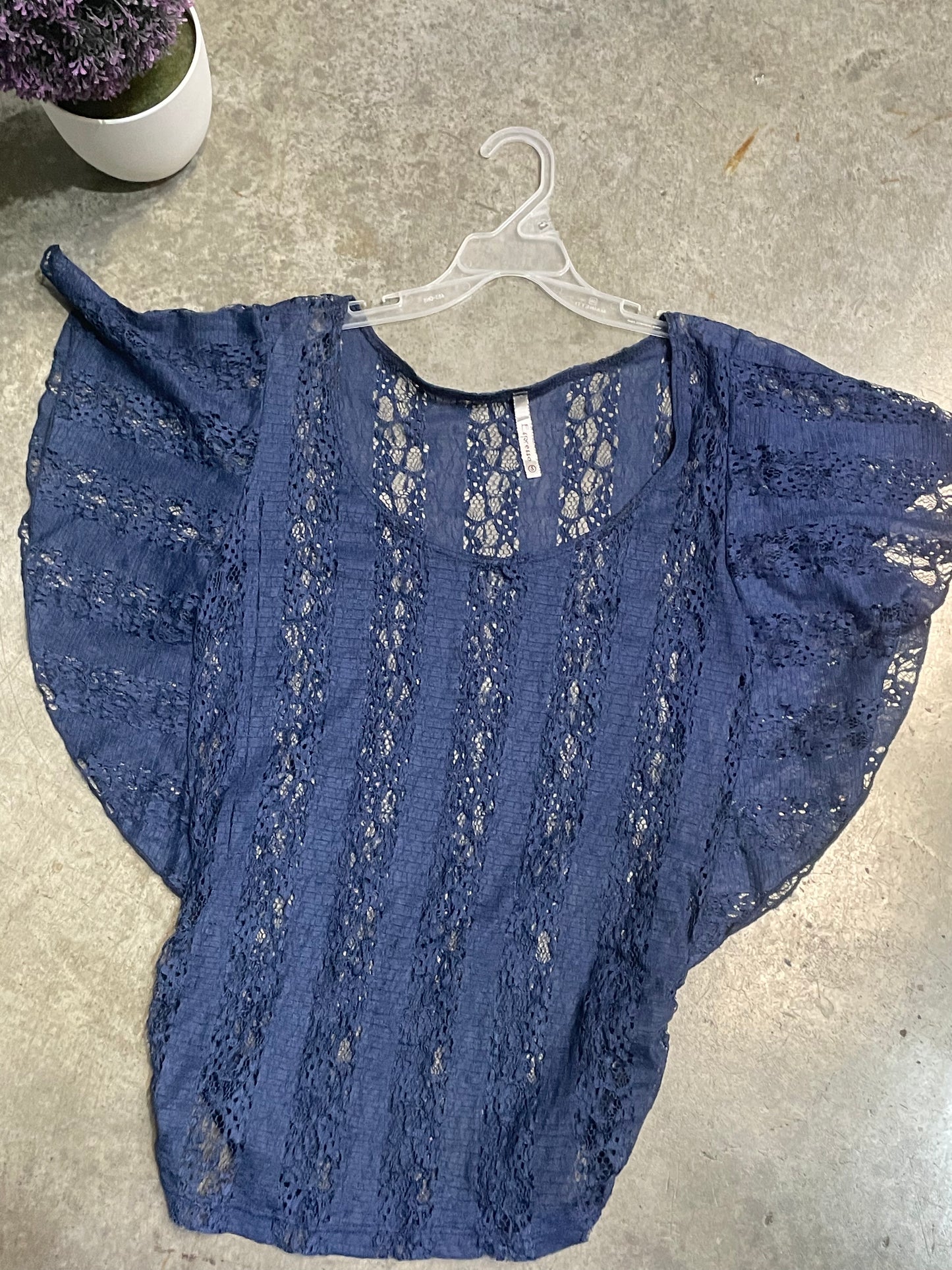 Blusa de encaje Azul mangas alas de mariposa- talla S
