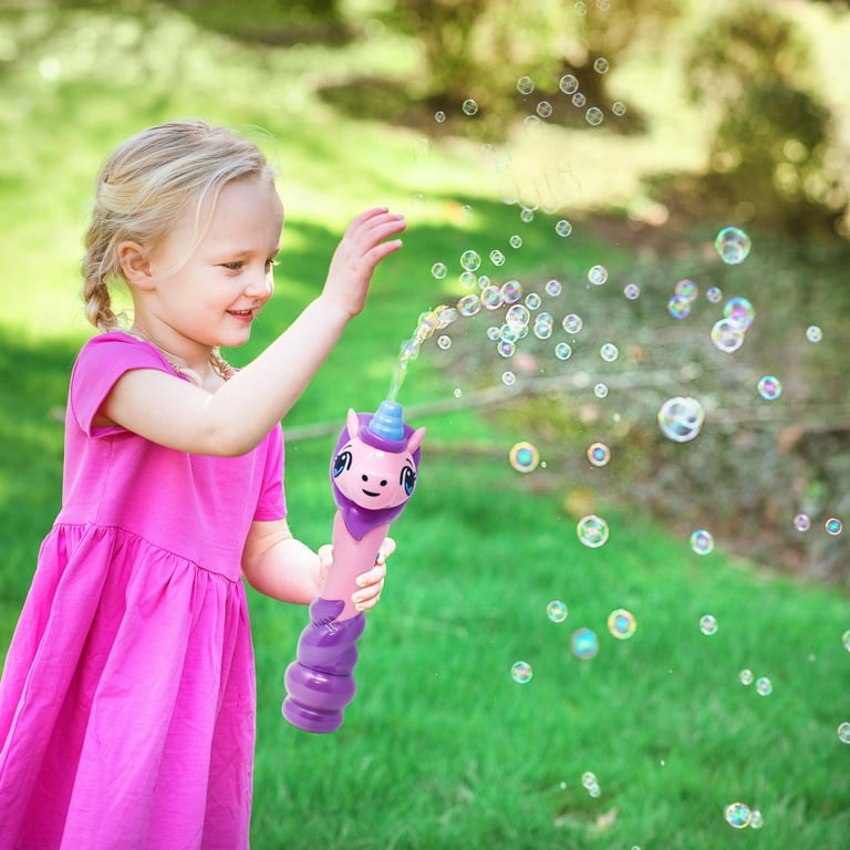 Play Day Varita de soplado de burbujas de unicornio con luces y sonidos, incluye solución de burbujas de 4 oz -niños a partir de 3 años