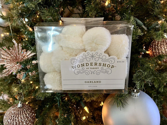 Wondershop Guirnalda de pompones de color blanco marfil de 6 pies con bolas de piel sintética para decoración de árbol de Navidad