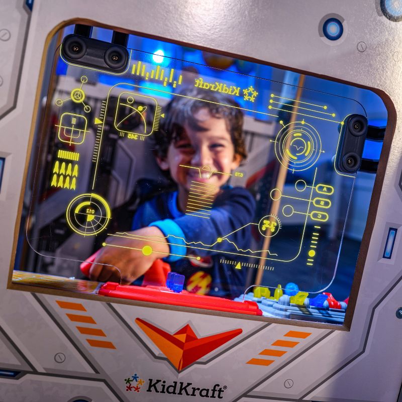 Juego de simulación de madera de la nave espacial KidKraft con luces, sonidos y proyector espacial